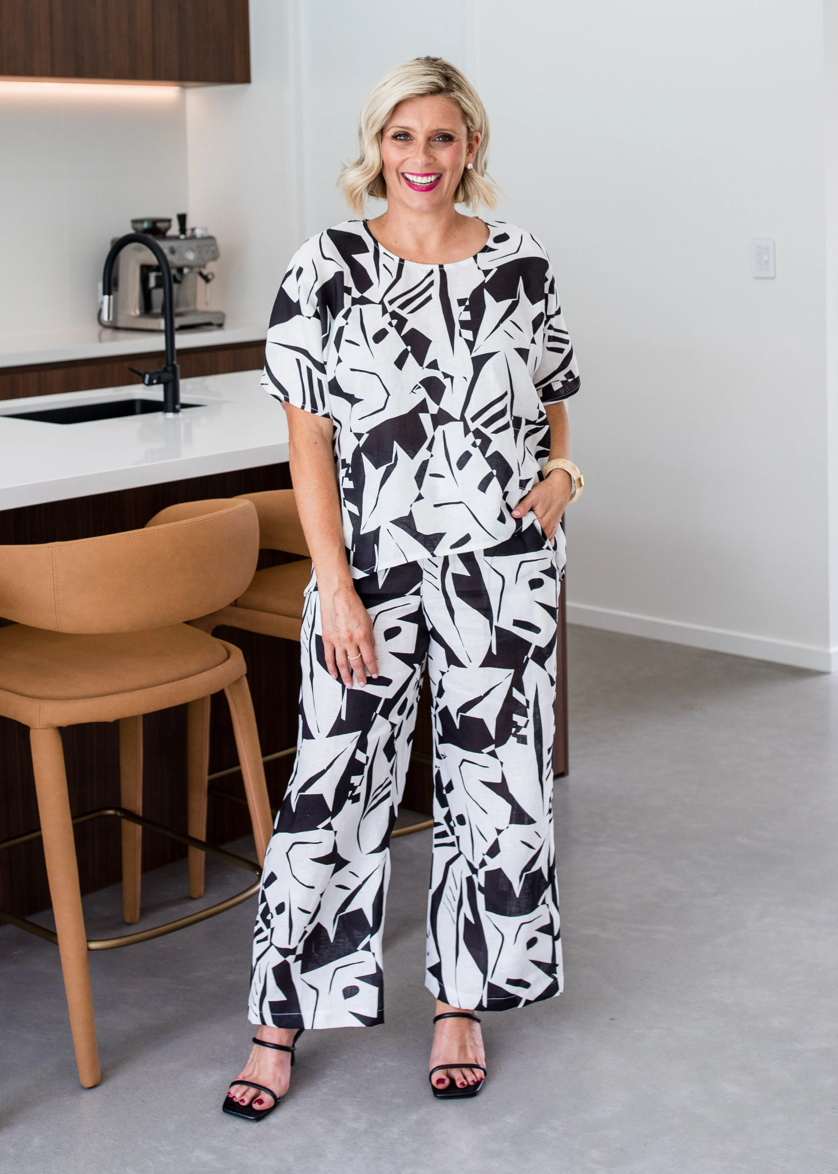 Maisie Linen Pant in Black Jungle Print